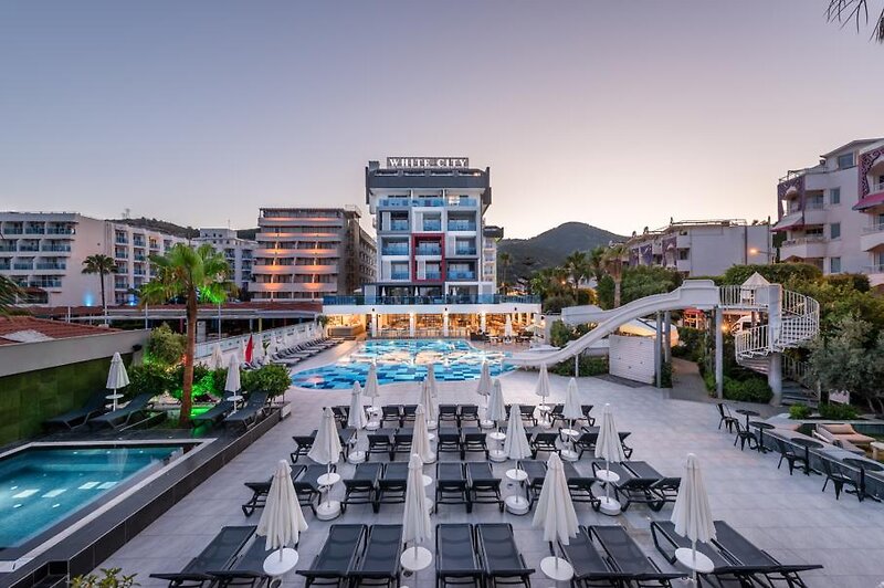White City Beach Hotel 9