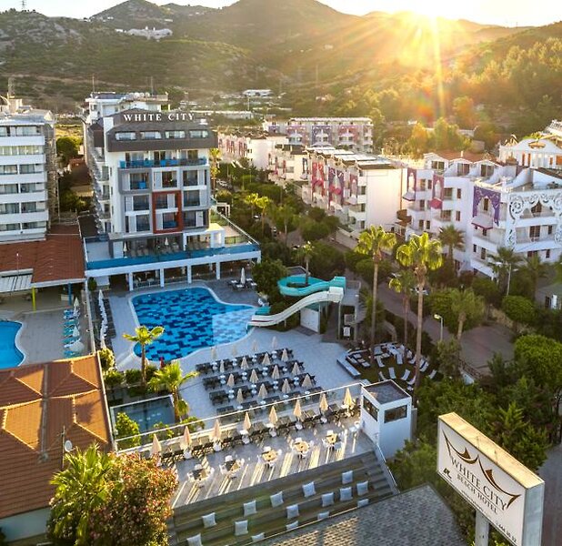 White City Beach Hotel 66