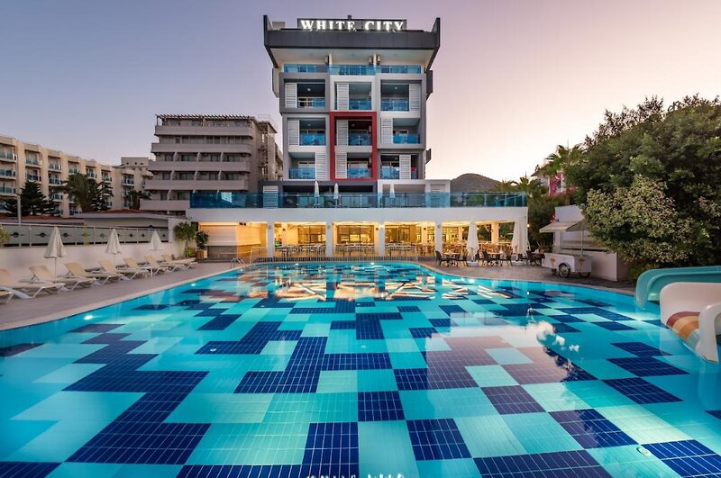 White City Beach Hotel 40