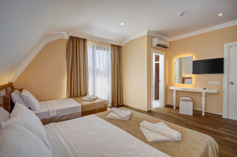 Miss Cleopatra Hotel 12