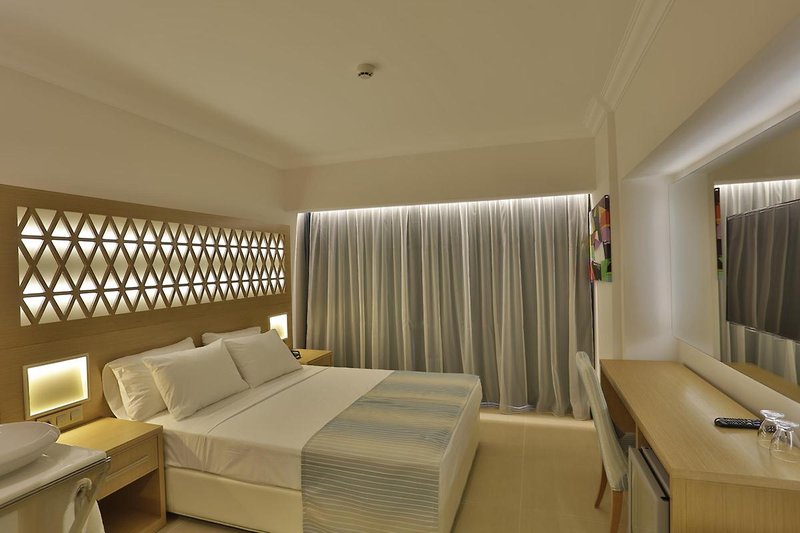 Aurasia Deluxe Hotel 4