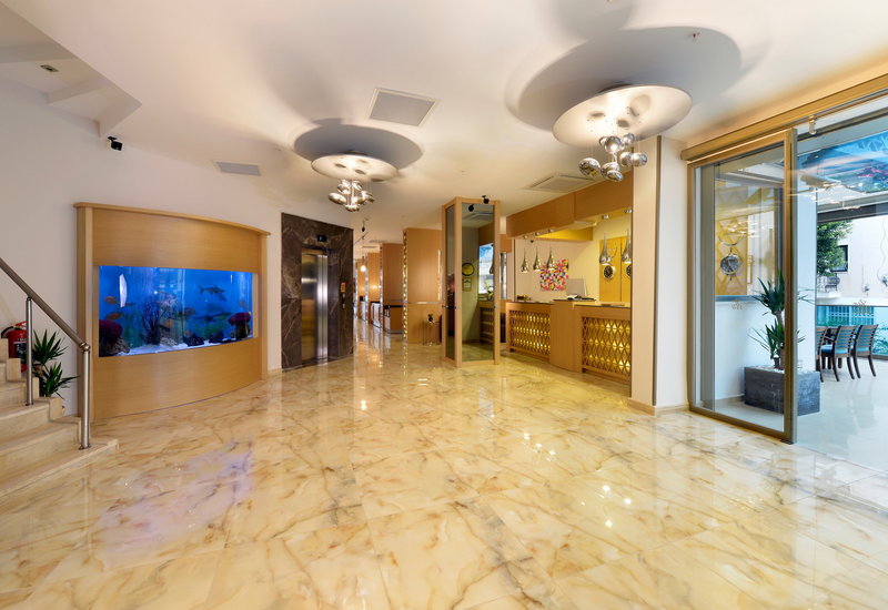 Aurasia Deluxe Hotel 4