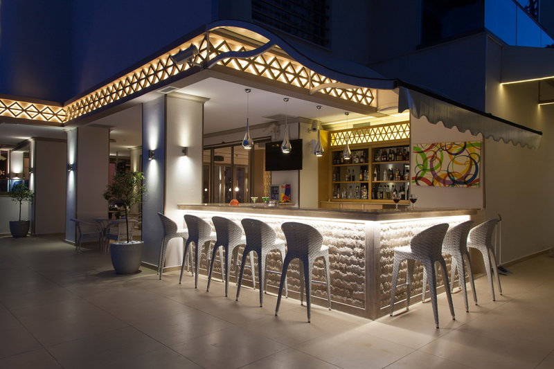 Aurasia Deluxe Hotel 10