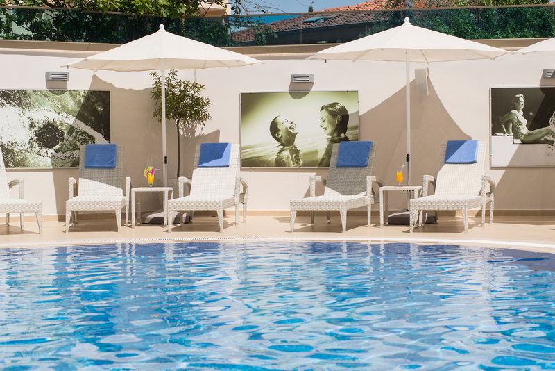 Aurasia Deluxe Hotel 3