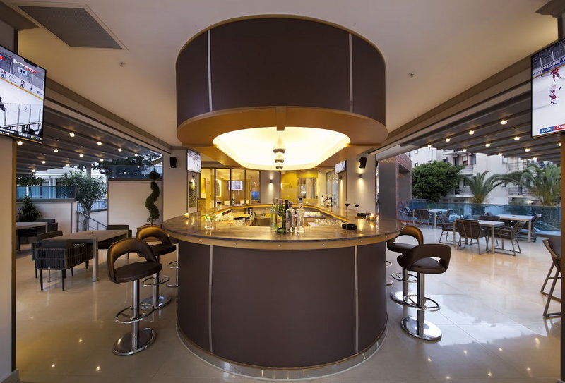 Aurasia Deluxe Hotel 8