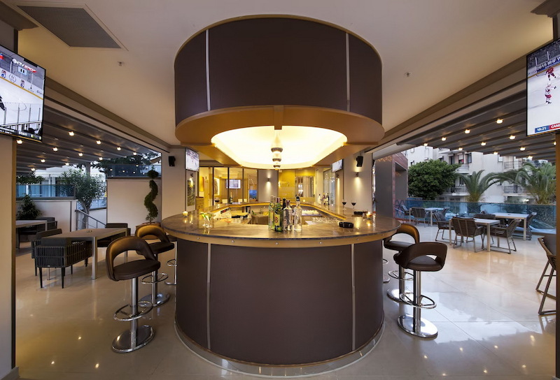 Aurasia Deluxe Hotel 8