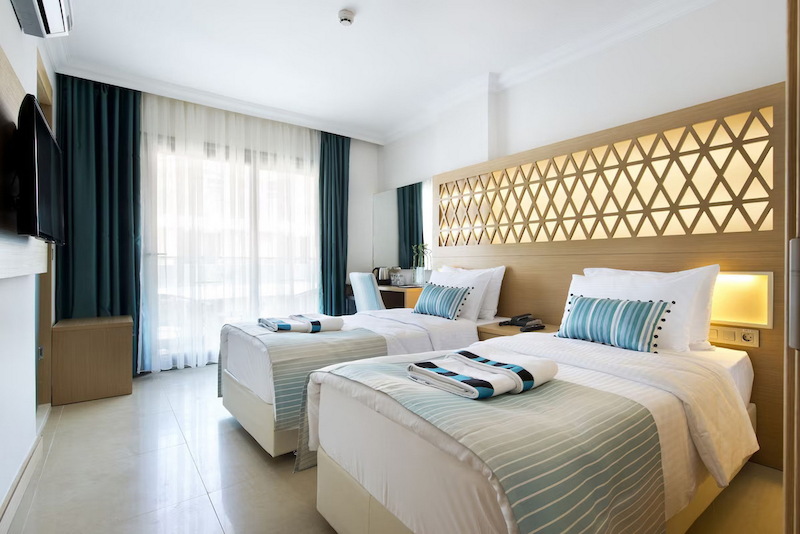 Aurasia Deluxe Hotel 11