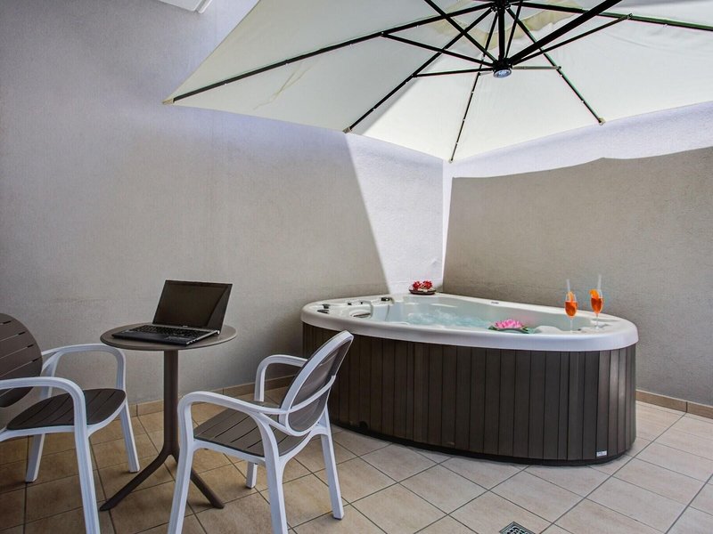 Rimini Suite Hotel 10 - Outdoor Pool