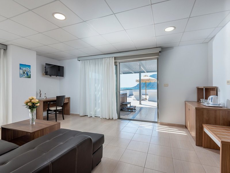 Royal Bay 34