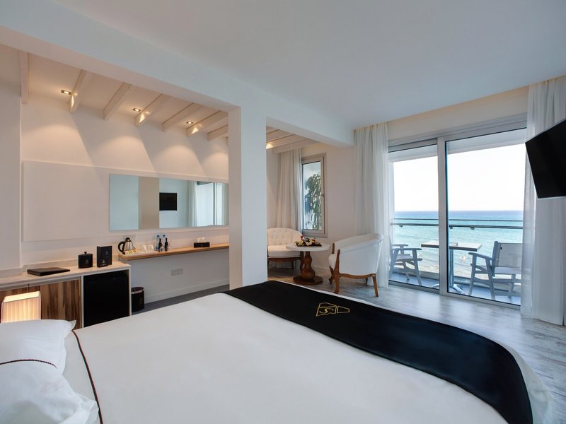 The Ciao Stelio Deluxe Hotel 31