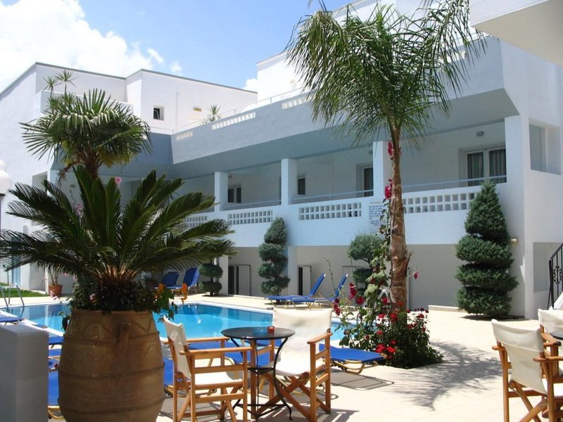 Emerald Hotel & Studios 3