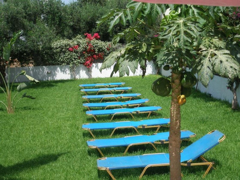 Emerald Hotel & Studios 4
