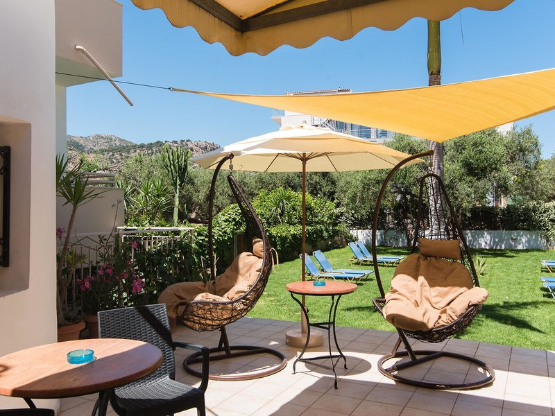 Emerald Hotel & Studios 8