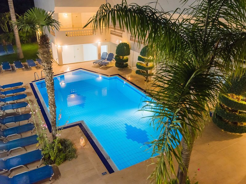 Emerald Hotel & Studios 11
