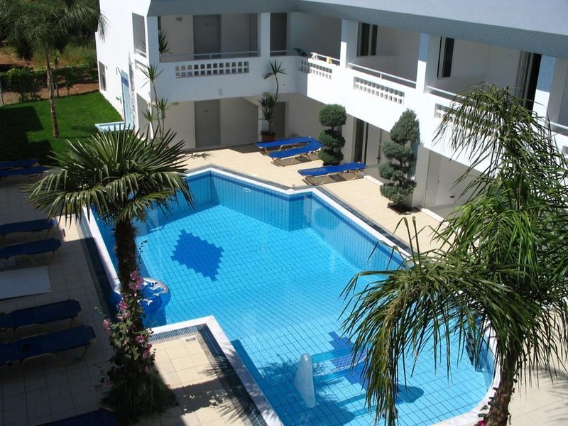 Emerald Hotel & Studios 12