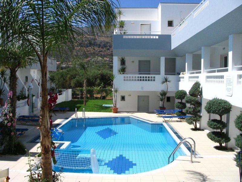 Emerald Hotel & Studios 17
