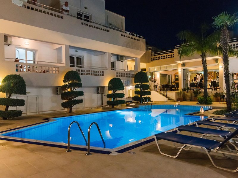 Emerald Hotel & Studios 18