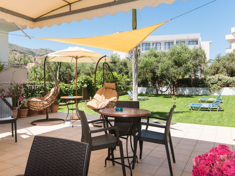 Emerald Hotel & Studios 20