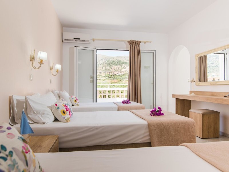 Emerald Hotel & Studios 24