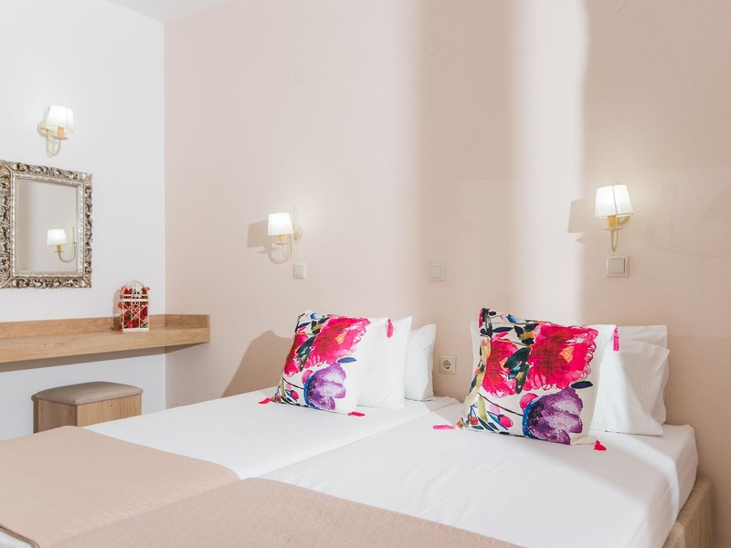 Emerald Hotel & Studios 26