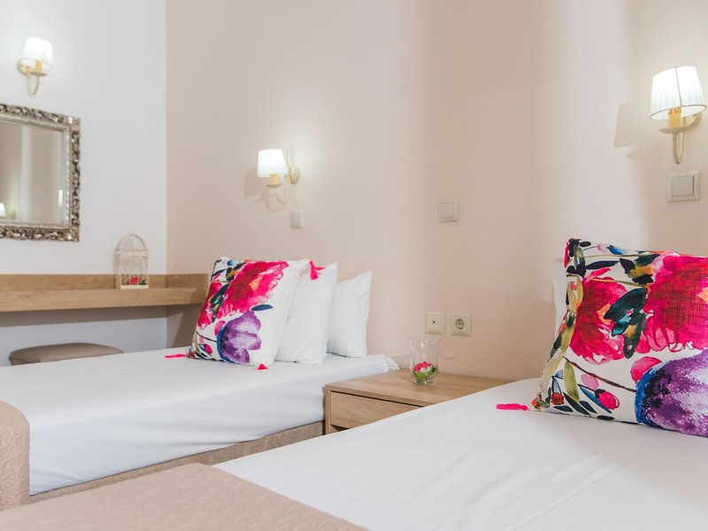 Emerald Hotel & Studios 30