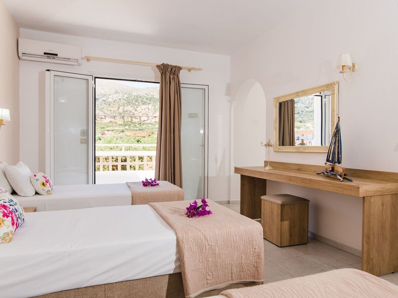 Emerald Hotel & Studios 33
