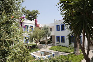 Atrium 6