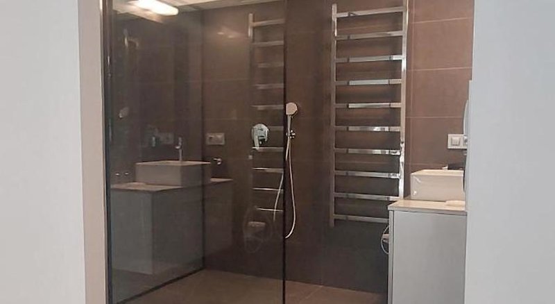 Bennoc Petit Hotel 4 - Bathroom Example