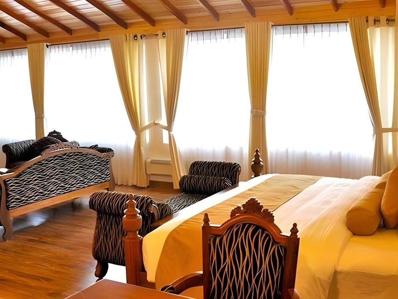 Araliya Green Hills Hotel