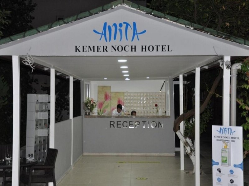 Anita Kemer Noch Hotel 2