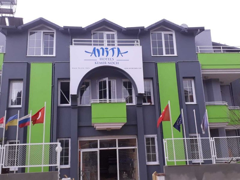 Anita Kemer Noch Hotel 3