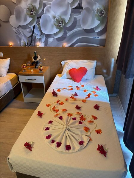 Anita Kemer Noch Hotel 14