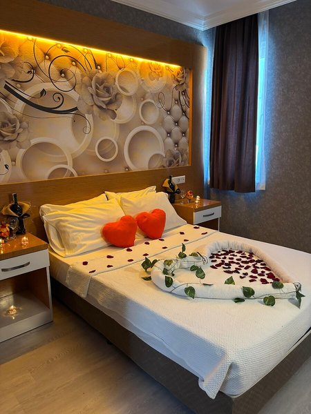 Anita Kemer Noch Hotel 17