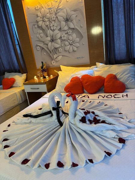 Anita Kemer Noch Hotel 18