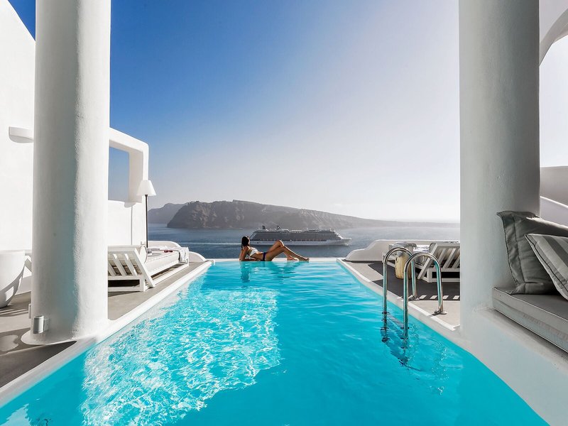 Charisma Suites 13