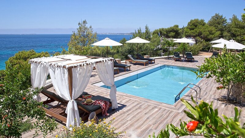 Avra Privat Suites