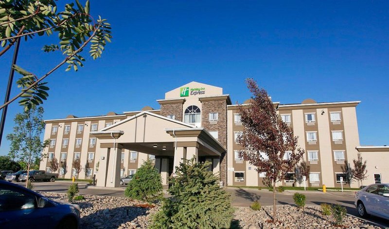 Holiday Inn Express Fort St John 2 - Exterior
