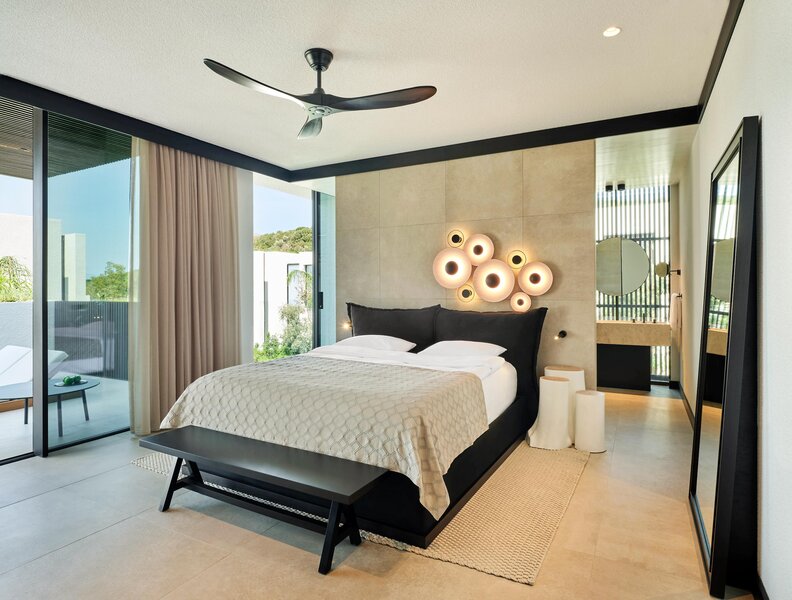 Caja by Maxx Royal 22