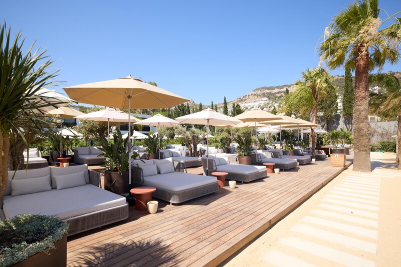 Caja by Maxx Royal 34