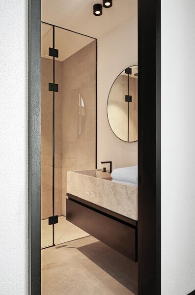 Caja by Maxx Royal 44