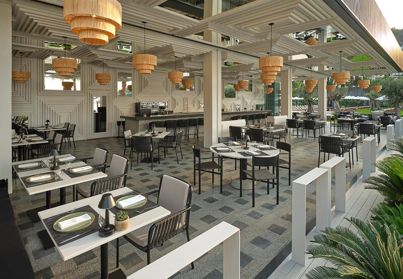 Caja by Maxx Royal 46