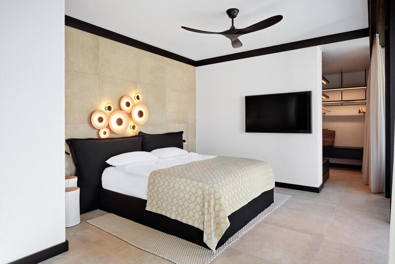 Caja by Maxx Royal 54