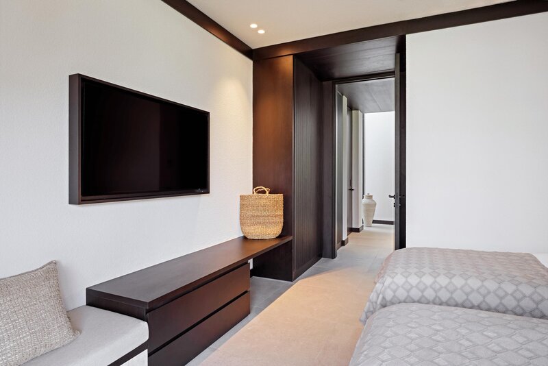 Caja by Maxx Royal 56