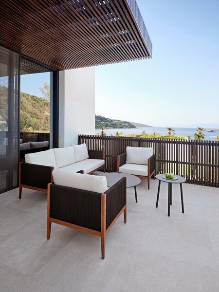 Caja by Maxx Royal 57