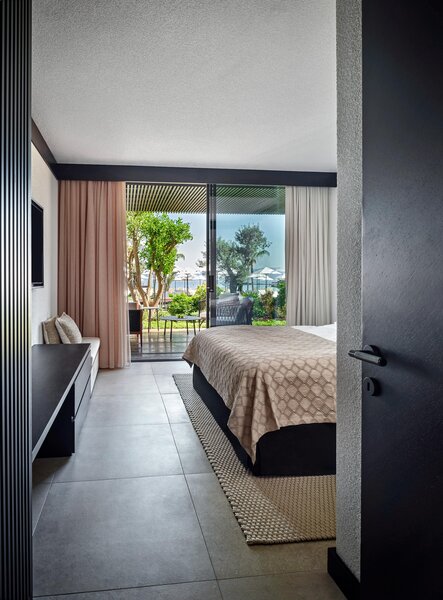 Caja by Maxx Royal 82