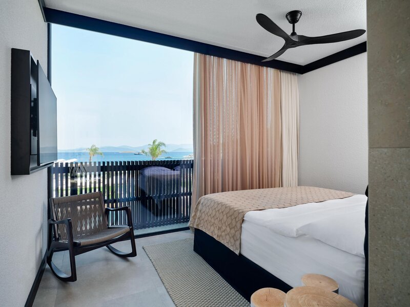 Caja by Maxx Royal 84