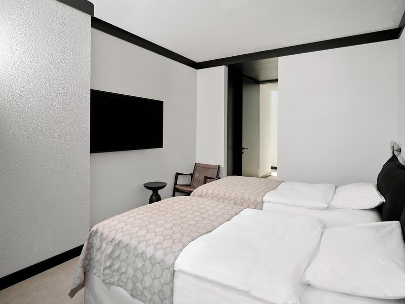 Caja by Maxx Royal 86