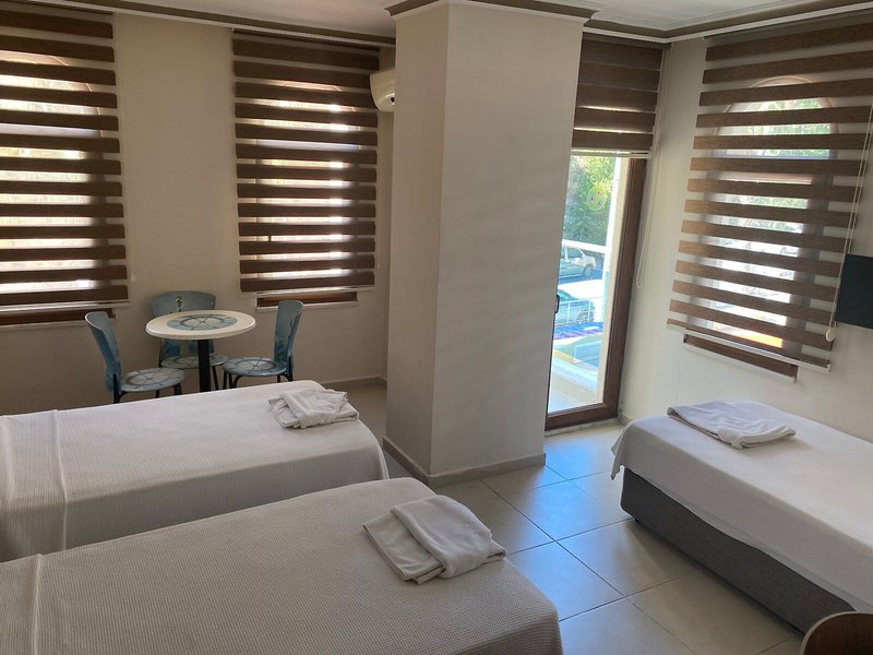 Astoria Life Hotel 18