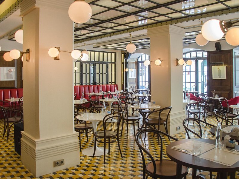 Brown's Central Hotel 8