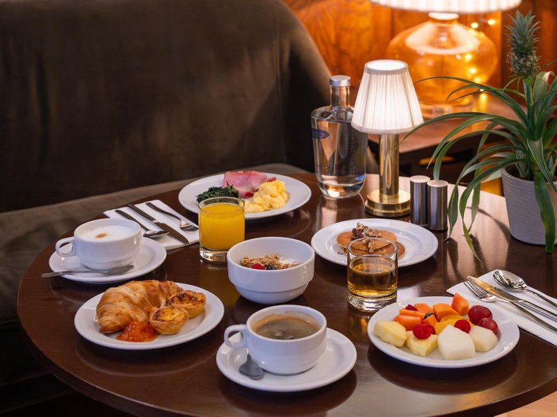 Brown's Central Hotel 10